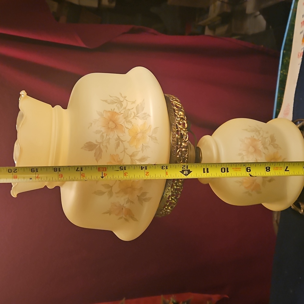 Beauriful Vintage Floral Glass Table Lamp with Brass Accents - Picture 5 of 5